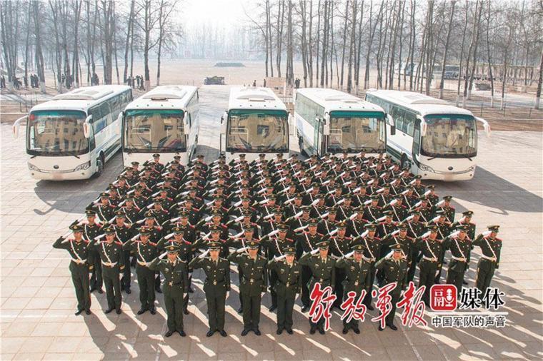 出征！武警北京总队八支队 武警官兵奔赴两会执勤一线