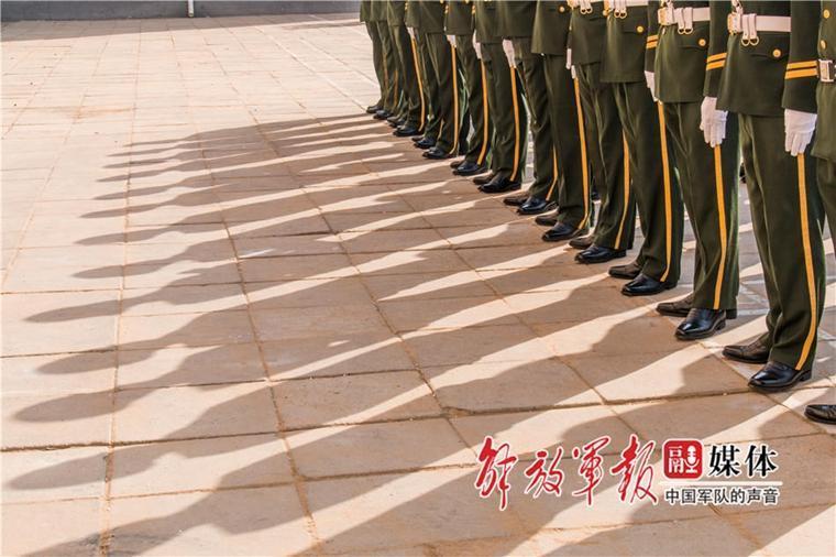 出征！武警北京总队八支队 武警官兵奔赴两会执勤一线