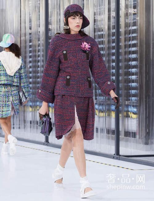 chanel 晚宴包深紫色2017春夏系列 金属感羊皮与幻彩金属手袋