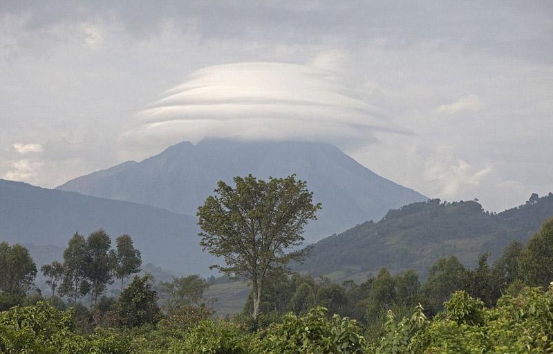 盘点日本富士山 阿拉斯加山脉形状飞碟 奇特的碟状云 神奇荚状云