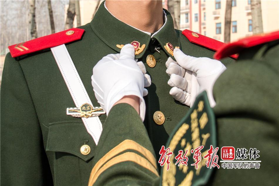 出征！武警北京总队八支队 武警官兵奔赴两会执勤一线
