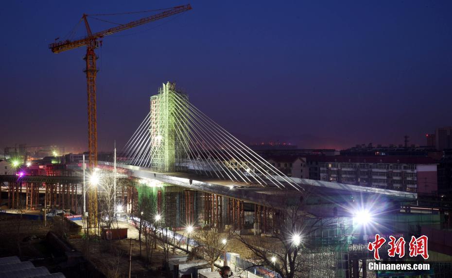 石家庄和平路高架桥 刷新世界最长单球铰转体高架桥完成转体
