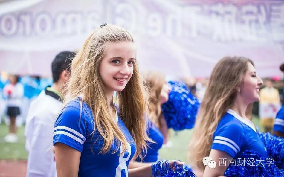 成都一名乌克兰美女留学生刷爆朋友圈 游历25个国家会6国语言