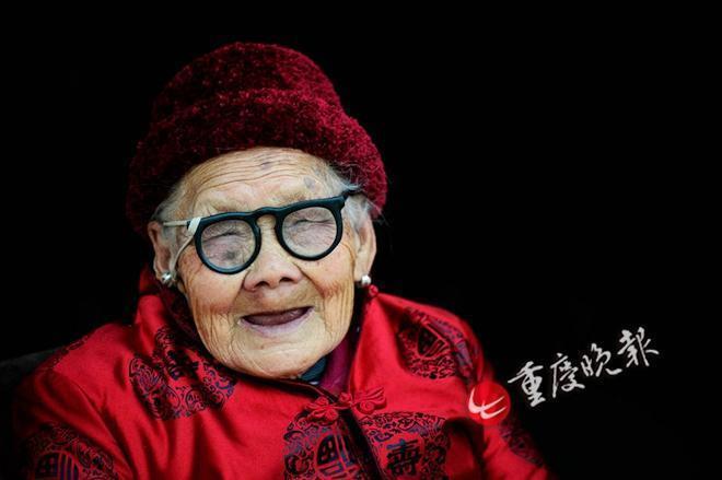 重庆最后的小脚女人现已百岁 和丈夫相爱相伴81年 未分开过一天