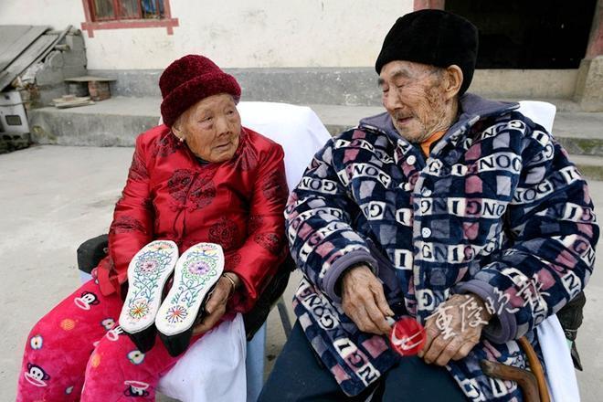 重庆最后的小脚女人现已百岁 和丈夫相爱相伴81年 未分开过一天