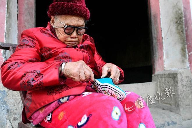 重庆最后的小脚女人现已百岁 和丈夫相爱相伴81年 未分开过一天