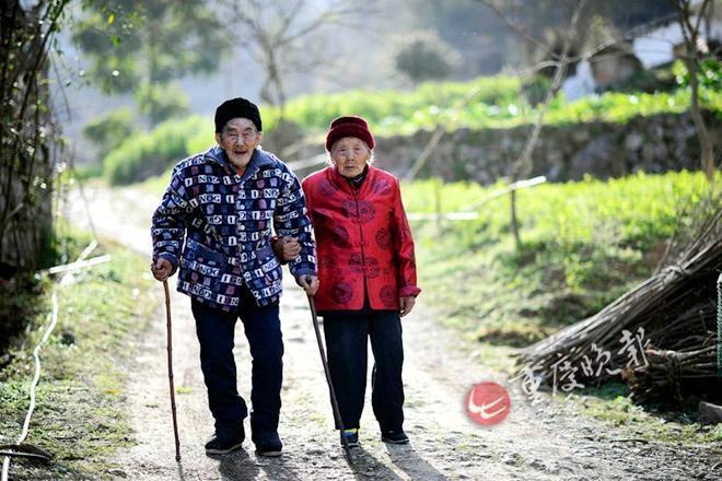 重庆最后的小脚女人现已百岁 和丈夫相爱相伴81年 未分开过一天