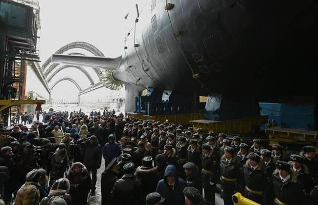 俄罗斯最新型攻击型核潜艇“亚森”级二号舰“喀山”号下水 被称为“航母杀手”