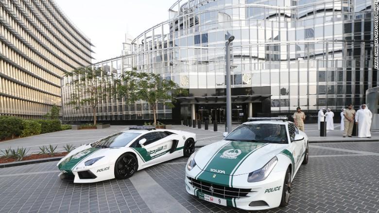 迪拜警方拥有“世界最快警车”布加迪威龙  并被载入吉尼斯世界纪录