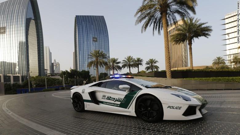 迪拜警方拥有“世界最快警车”布加迪威龙  并被载入吉尼斯世界纪录