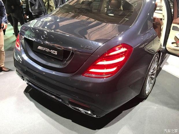 2017上海车展奔驰AMG S 65 L亮相搭载了一台6.0L排量V12 AMG双涡轮增压发动机