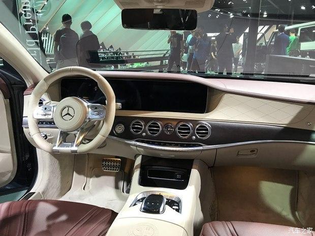 2017上海车展奔驰AMG S 65 L亮相搭载了一台6.0L排量V12 AMG双涡轮增压发动机