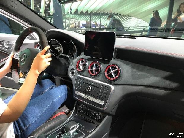 2017年上海车展上，奔驰正式在国内发布了新款AMG GLA 45 4MATIC