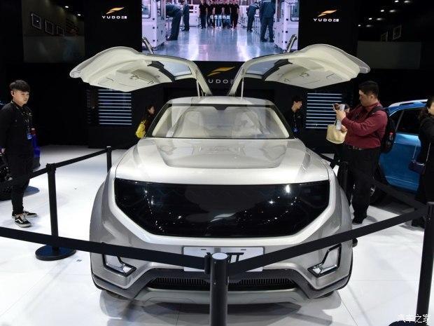 2017上海车展云度新能源在本届车展上推出了其全新跨界电动概念车云度Xπ