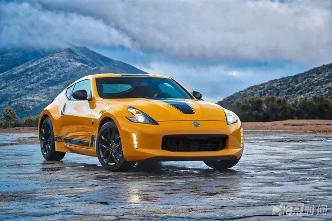 日产近日发布了370Z Heritage Edition特别版车型的官图