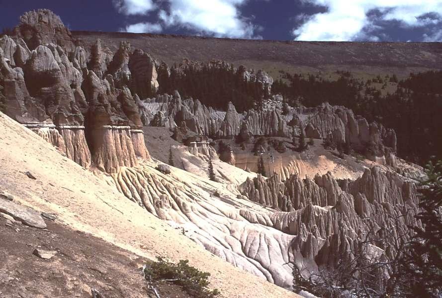 世界上著名的超级火山灭绝生命的“地狱之门”黄石超级火山群