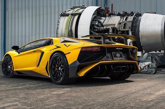 世界上最快的超级跑车之一 Lamborghini Aventador LP 750-4 SV时速349公里