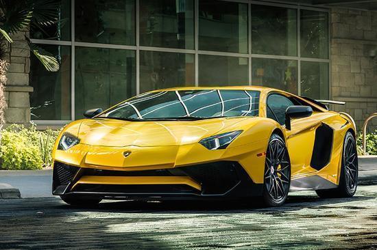 世界上最快的超级跑车之一 Lamborghini Aventador LP 750-4 SV时速349公里