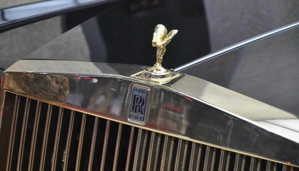 全球公认的帝王级车型 最贵的劳斯莱斯加长版 狂降1.1亿 仍无人问津