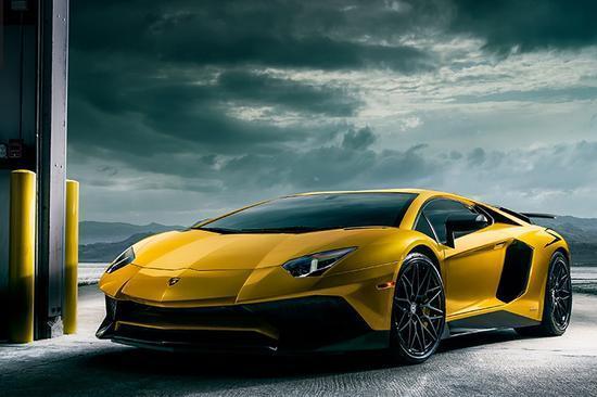 世界上最快的超级跑车之一 Lamborghini Aventador LP 750-4 SV时速349公里