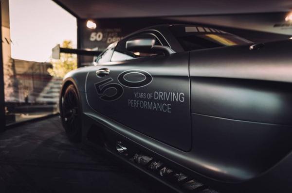 梅赛德斯·AMG庆祝品牌成立50周年设计纪念版限量车型AMG GT3 Edition 50