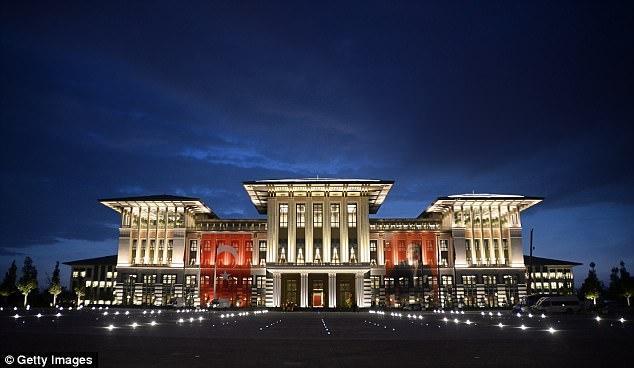 土耳其AK萨赖白色宫殿总造价5亿英镑（44亿人民币）足有美国白宫30个大