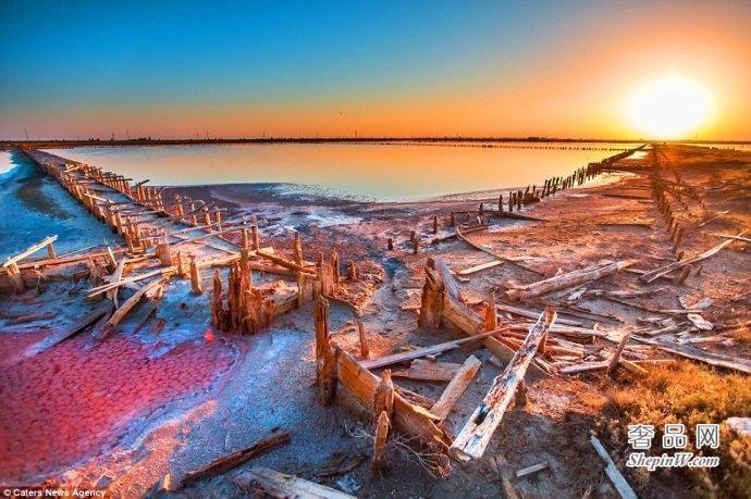 “腐烂之海”克里米亚的西瓦什湖 曾经是前苏联的著名盐矿