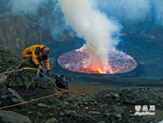 世界上最大的熔岩湖 尼拉贡戈火山坑《魔鬼的高炉》火山口最大直径2千米