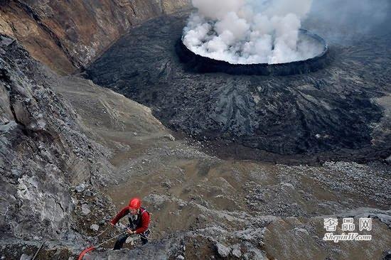 世界上最大的熔岩湖 尼拉贡戈火山坑《魔鬼的高炉》火山口最大直径2千米