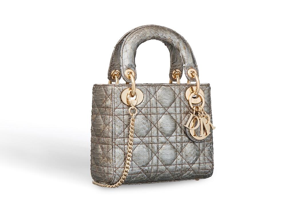 “Lady Dior”银色金属光泽藤格纹猫蛇皮链带袖珍手提包