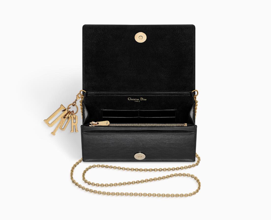 Lady Dior黑色藤格纹褶皱小牛皮Wallet on Chain皮夹，搭配D.I.O.R吊饰