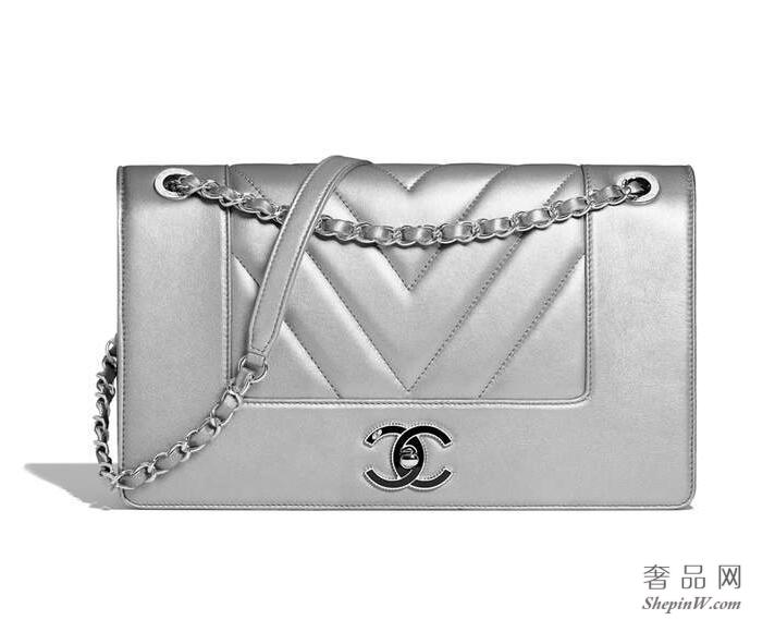 Chanel 金属质感绵羊皮与银色金属 口盖包