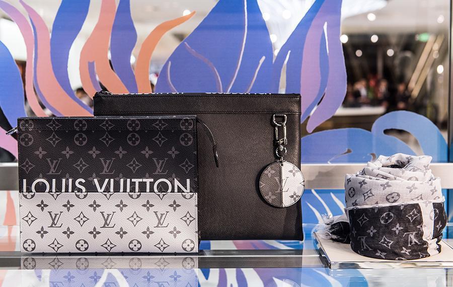 Louis Vuitton2 018 春夏男装系列 在北京SKP一楼中庭开出了特别限时店