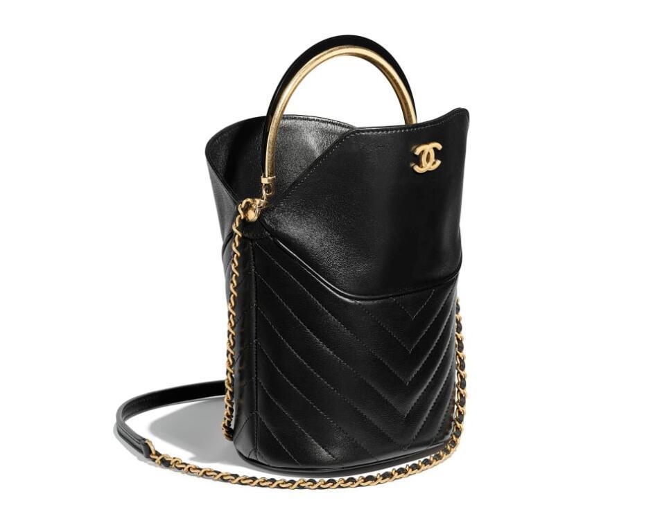 香奈儿Chanel 黑色 V型羊皮革 水桶包金色金属