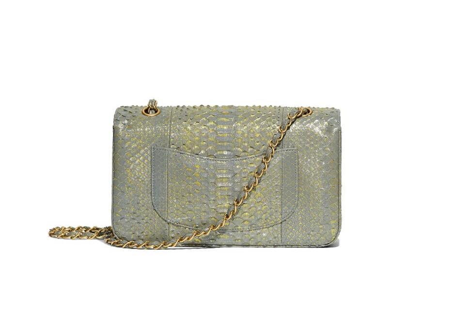 香奈儿chanel2018新款包包 经典口盖包 灰色蟒蛇皮与黄铜金属