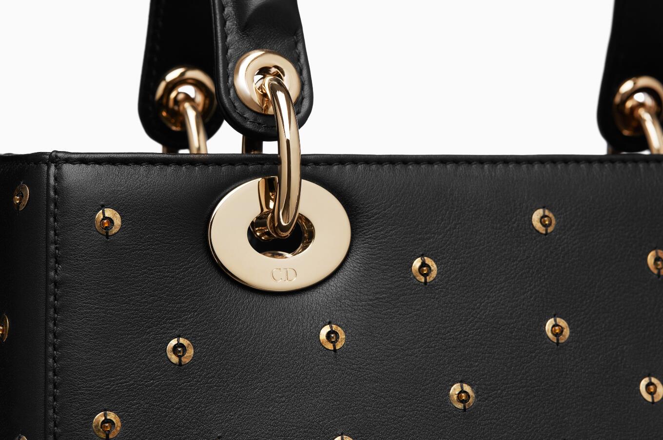 迪奥ladydior戴妃包 Lady Dior黑色光滑小牛皮手提包，缀以金色亮片刺绣