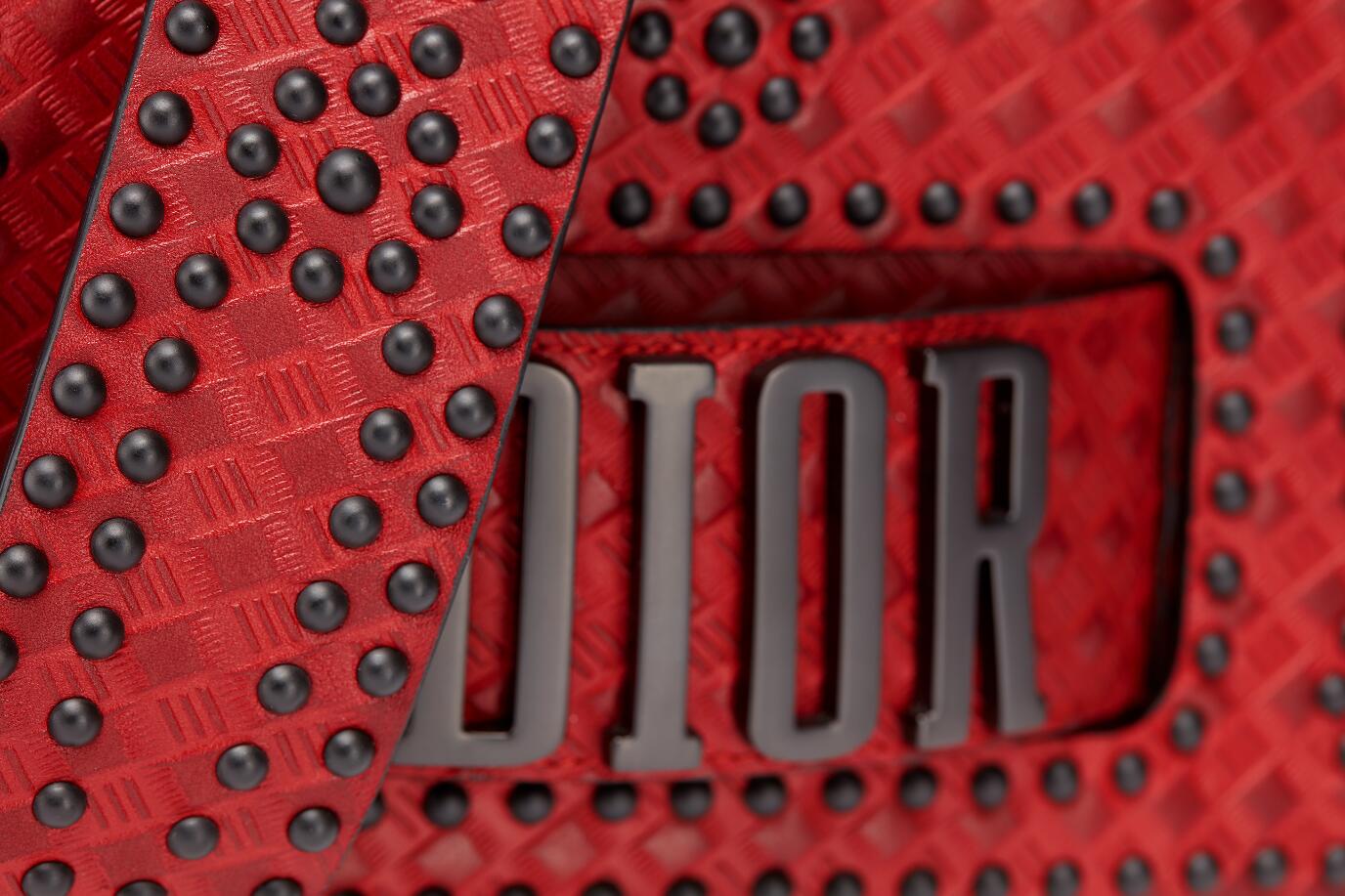 迪奥 Dio(r)evolution 红色小母牛皮翻盖式手提包 热印藤格纹和饰钉图案