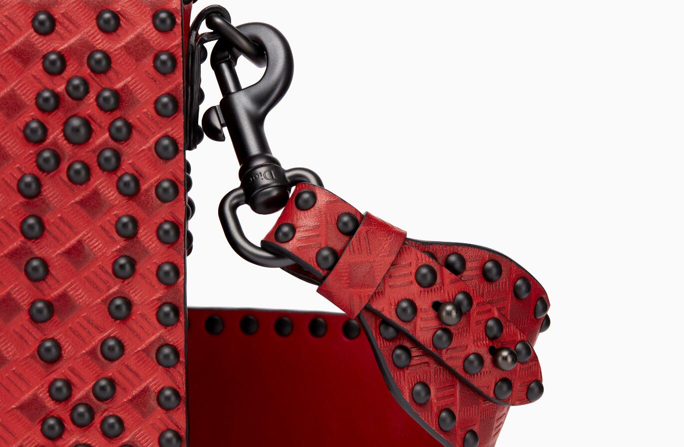 迪奥 Dio(r)evolution 红色小母牛皮翻盖式手提包 热印藤格纹和饰钉图案