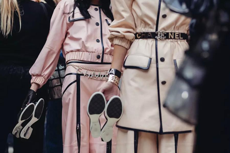 CHANEL 展示了 2019 春夏高级成衣系列 最新一季 Karl Lagerfeld 延续海洋主题