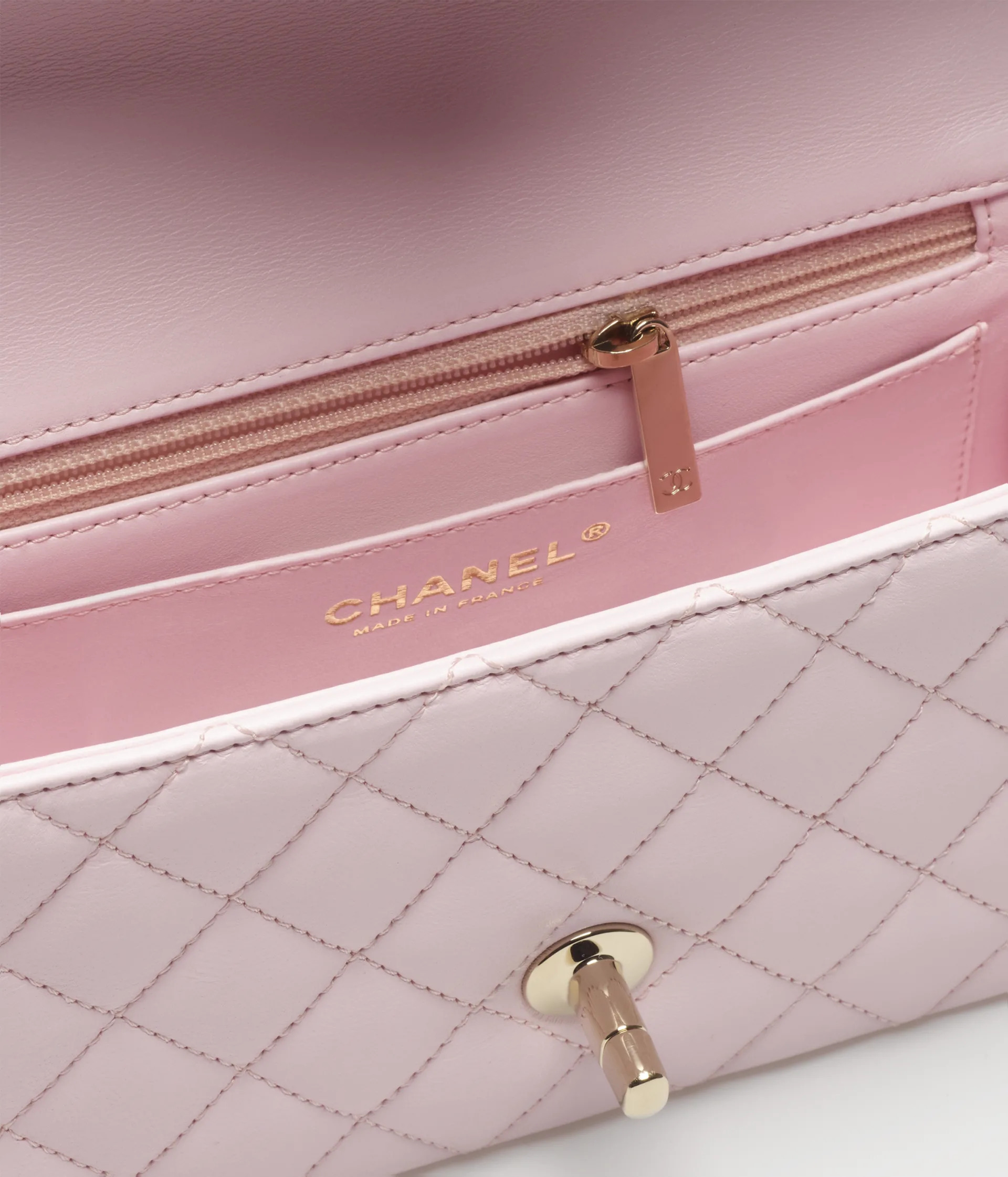香奈儿包包官方旗舰店 CHANEL 淡粉红 羊皮 迷你口盖包配以手柄