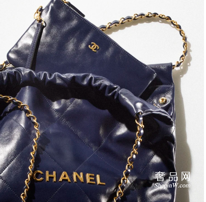 香港专柜价格 CHANEL 22 小号手袋 小牛皮与金色金属 海军蓝