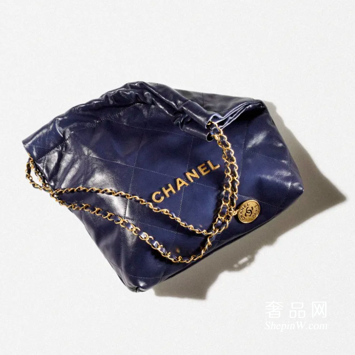 香港专柜价格 CHANEL 22 小号手袋 小牛皮与金色金属 海军蓝