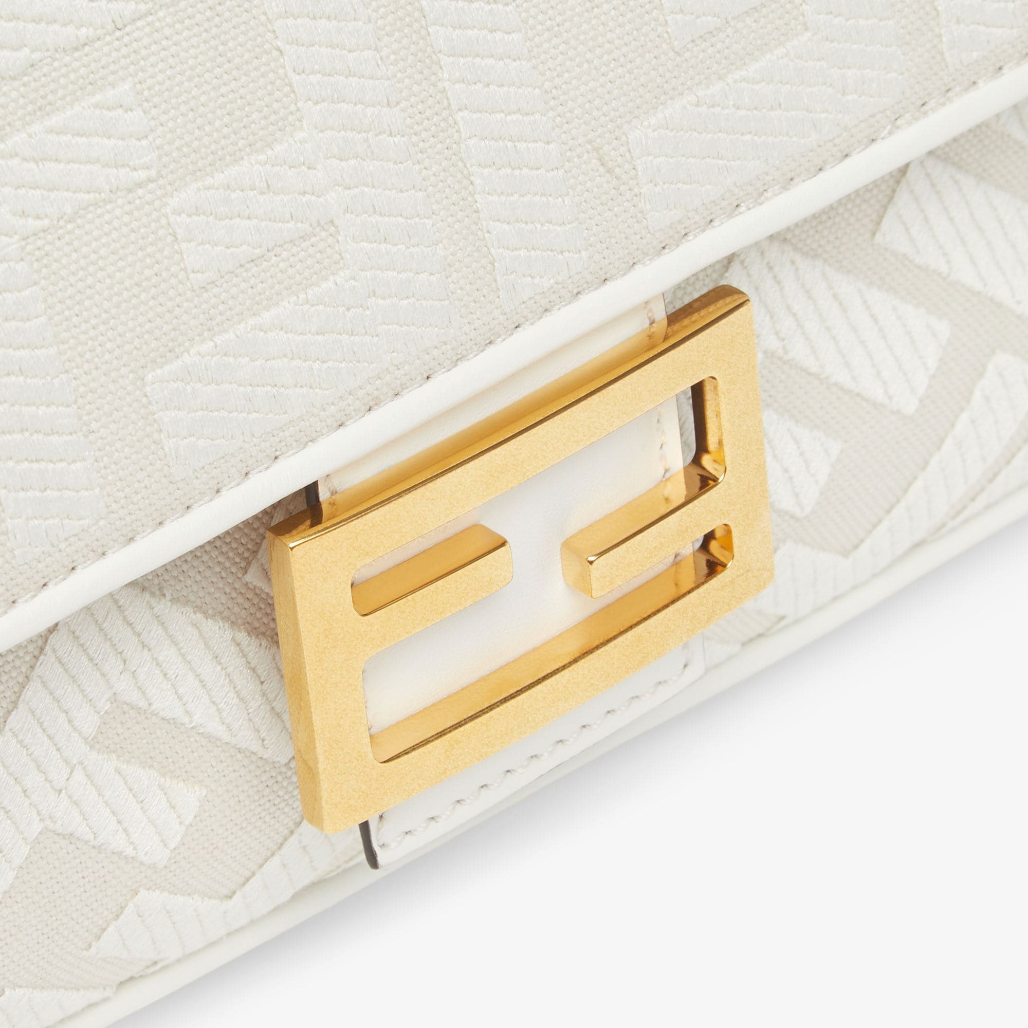 芬迪包包中文官网价格图片 Fendi Baguette 中号 白色FF帆布手袋