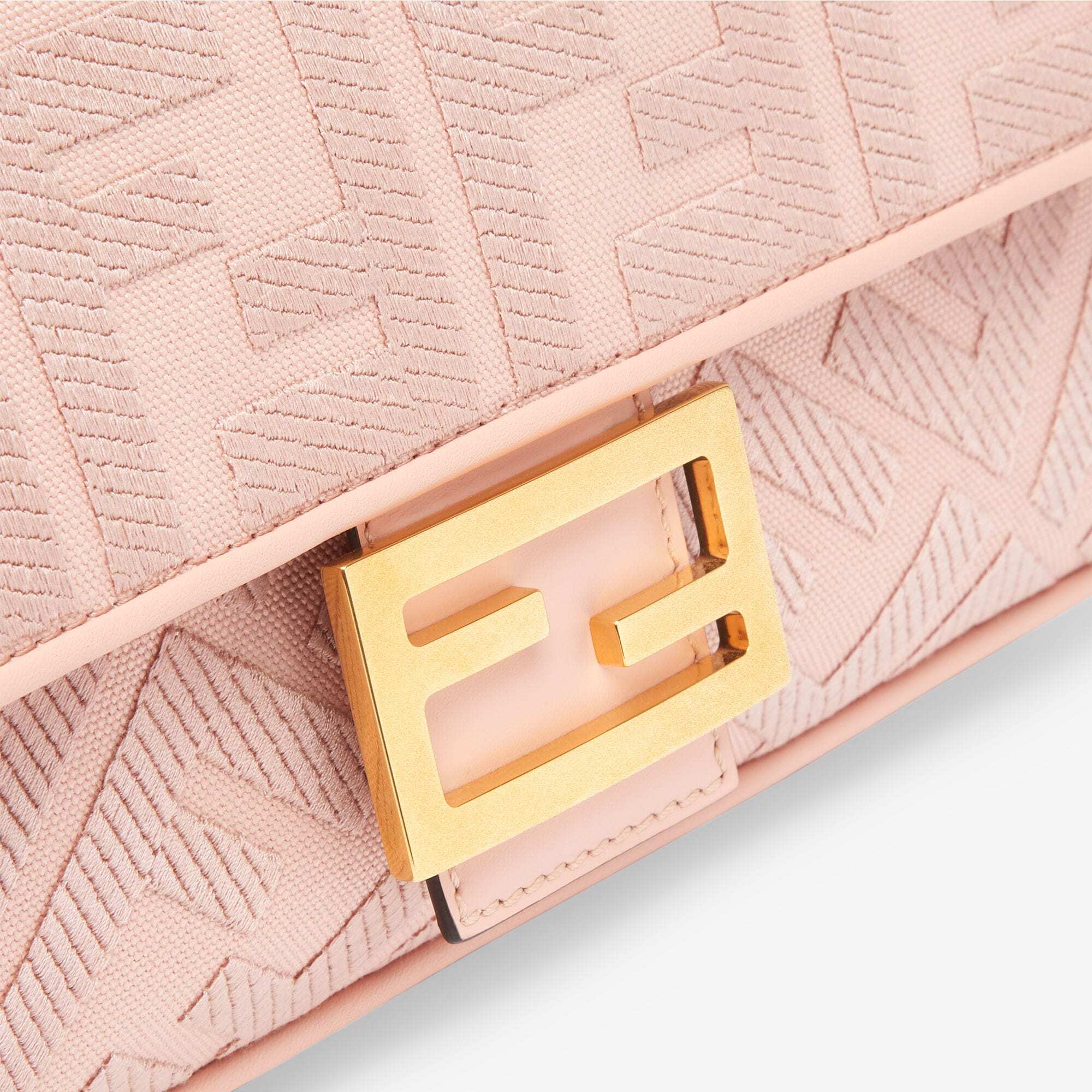 芬迪包包官网价格 Fendi Baguette 中号 粉红色FF帆布手袋