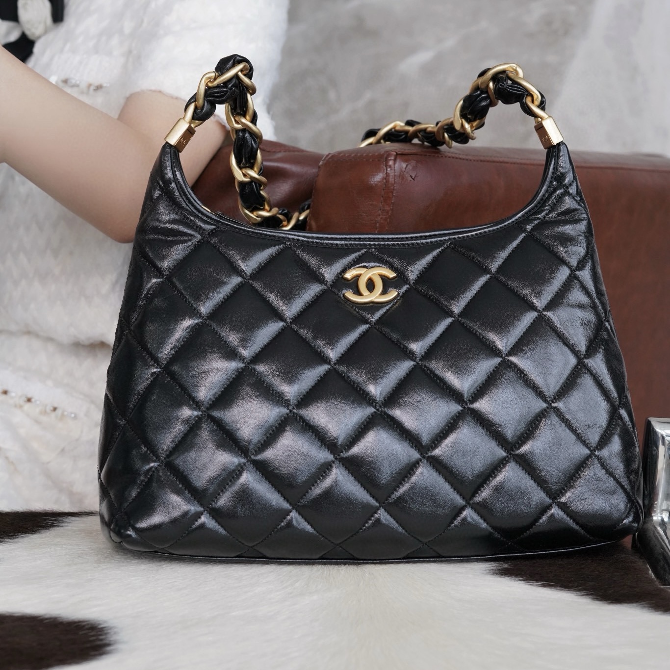 CHANEL女包官网旗舰店 新款24高级手工坊 大号黑色Hobo流浪包