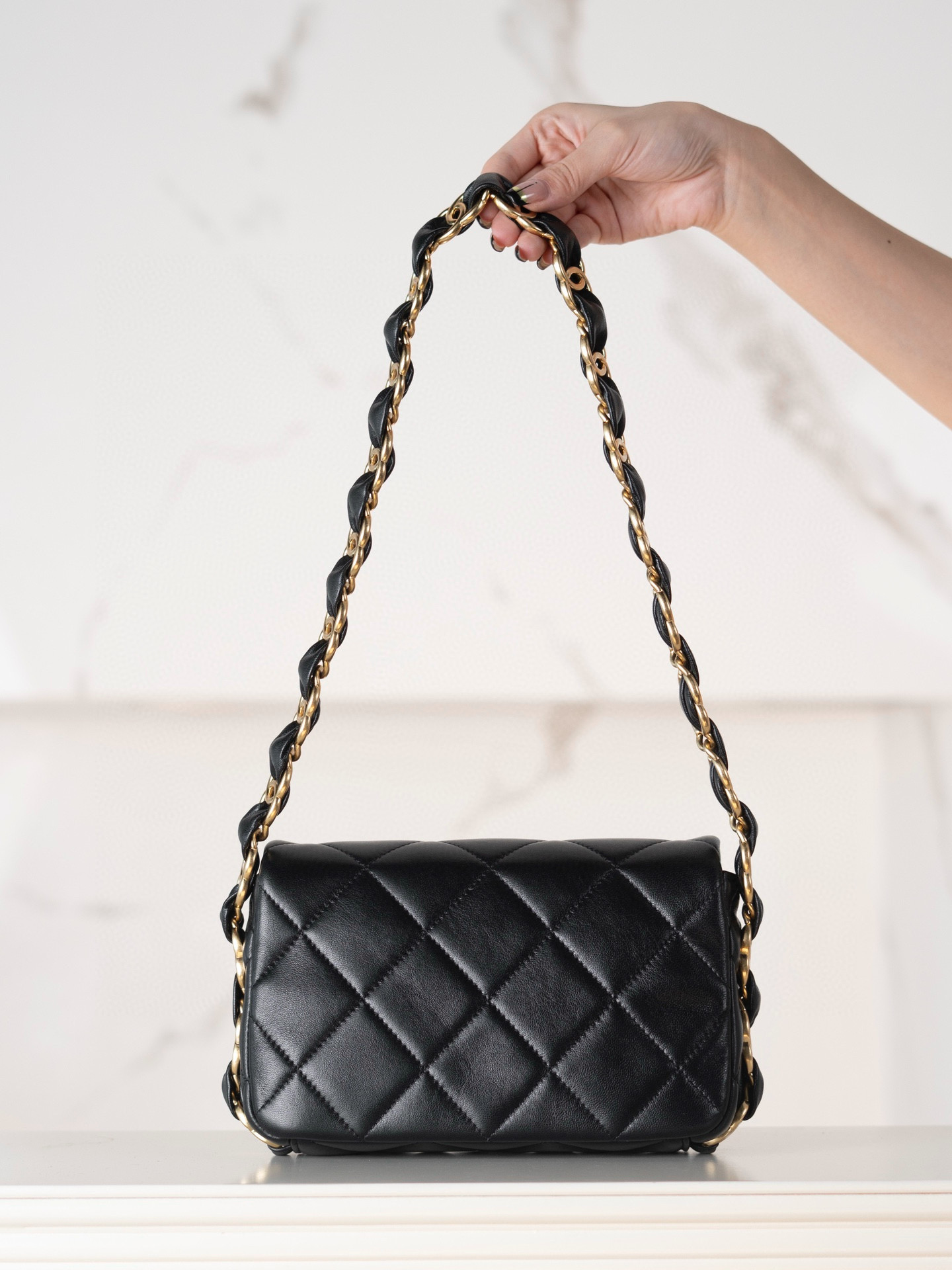 CHANEL女包中国官网价格图片 新款24K 迷你黑色粗链条腋下包