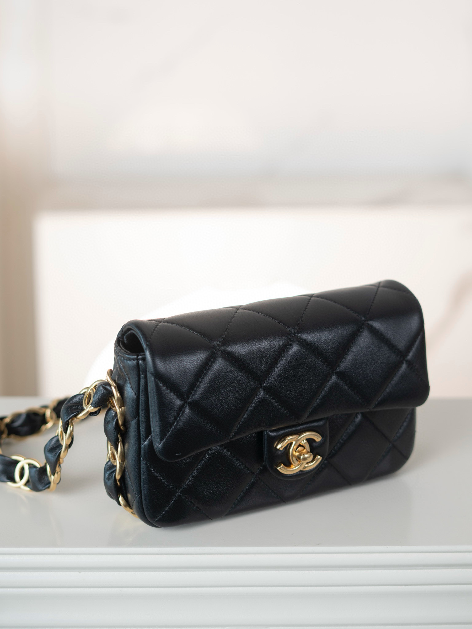 CHANEL女包中国官网价格图片 新款24K 迷你黑色粗链条腋下包
