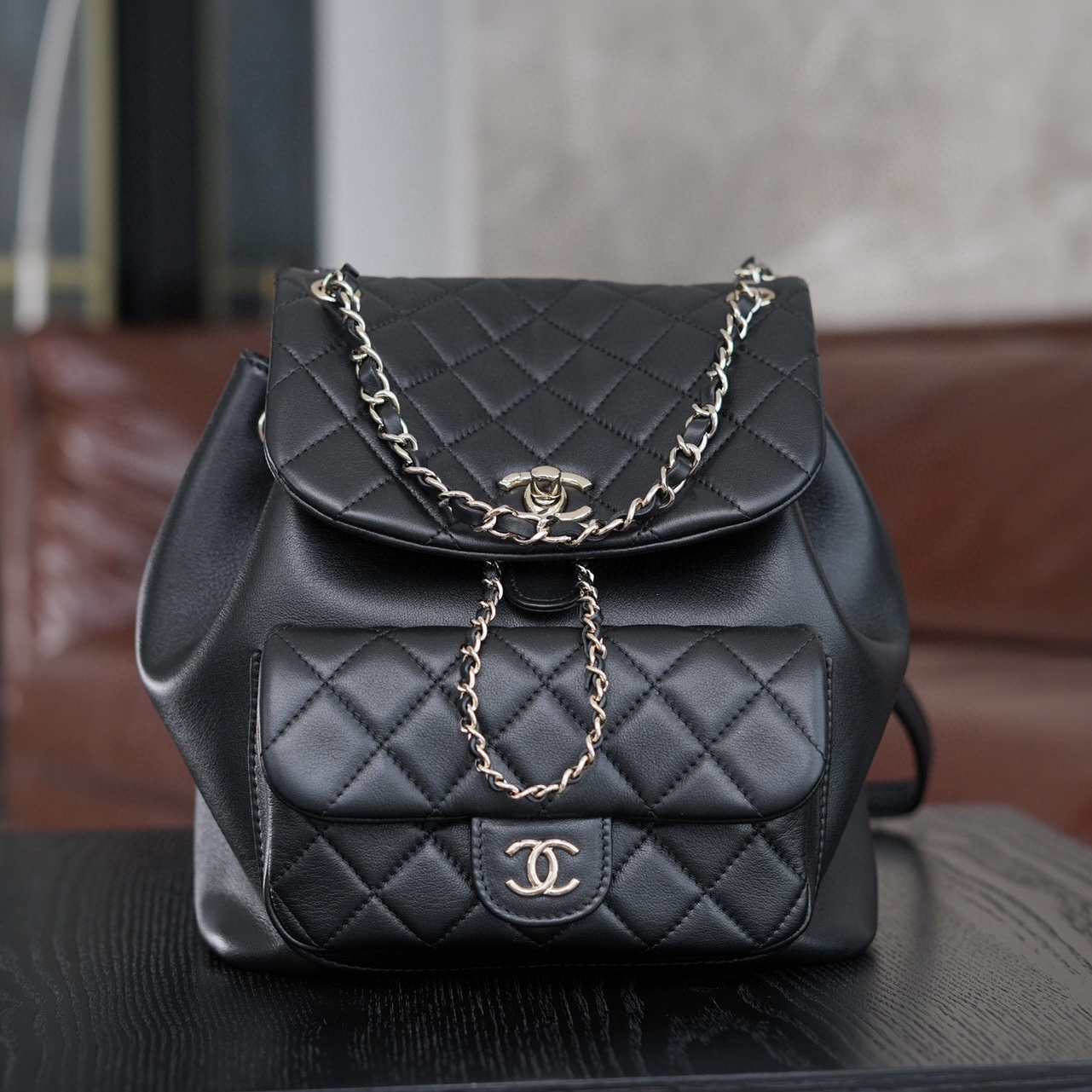 Chanel新款官网包包大全图片 24p 大号 黑色小牛皮双肩包