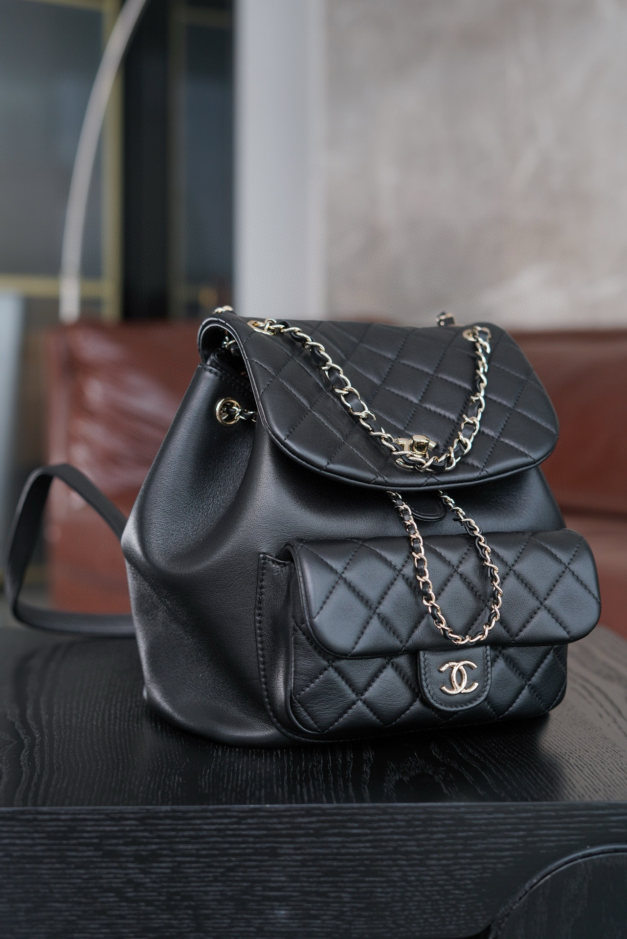 Chanel新款官网包包大全图片 24p 大号 黑色小牛皮双肩包