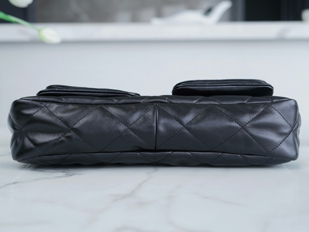 Chanel品牌包包属于什么档次 24新款hobo邮差包 大号黑色